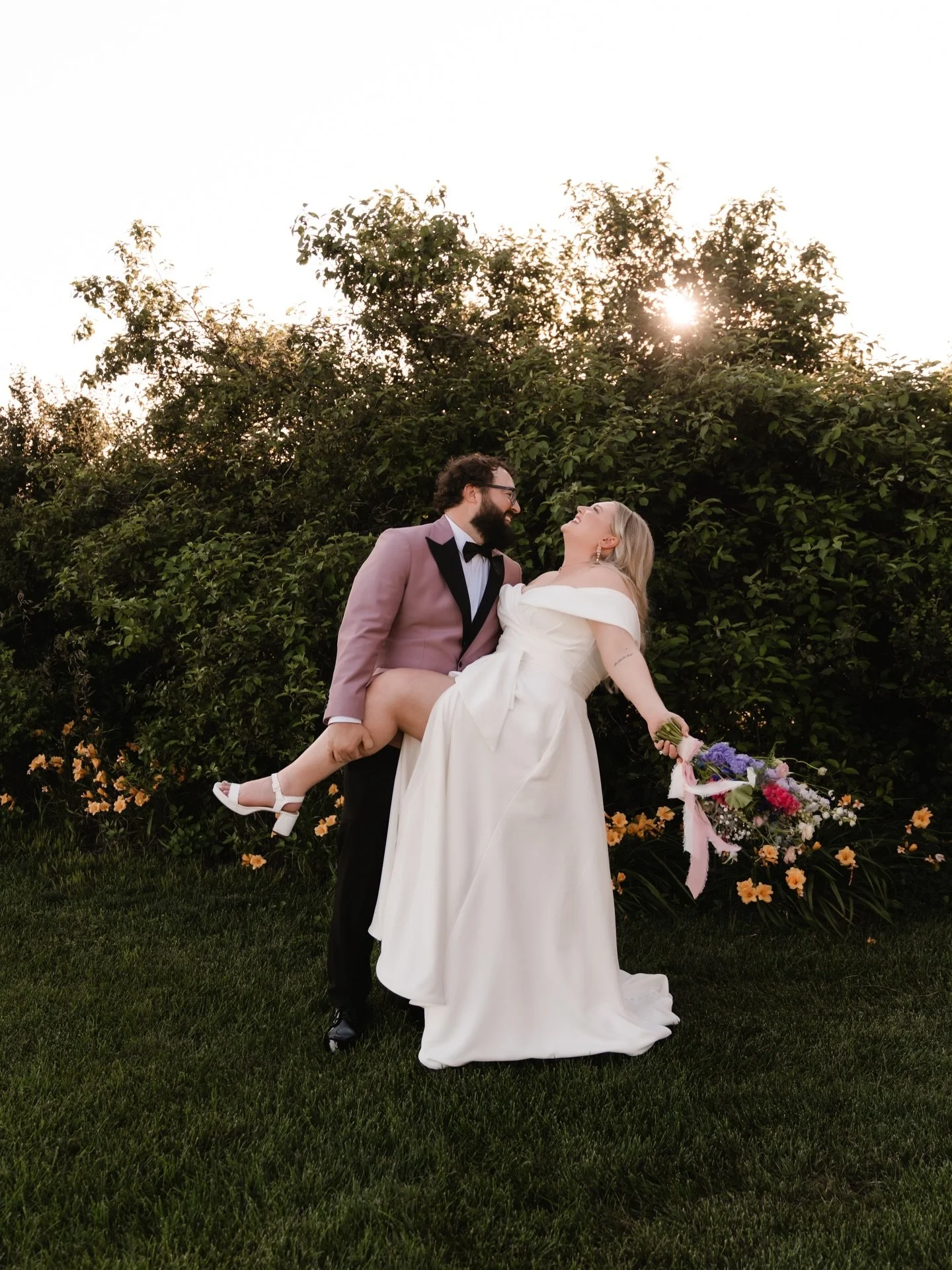 wedding day energy ✨💐

#neweddingday #omahaweddingphotographer