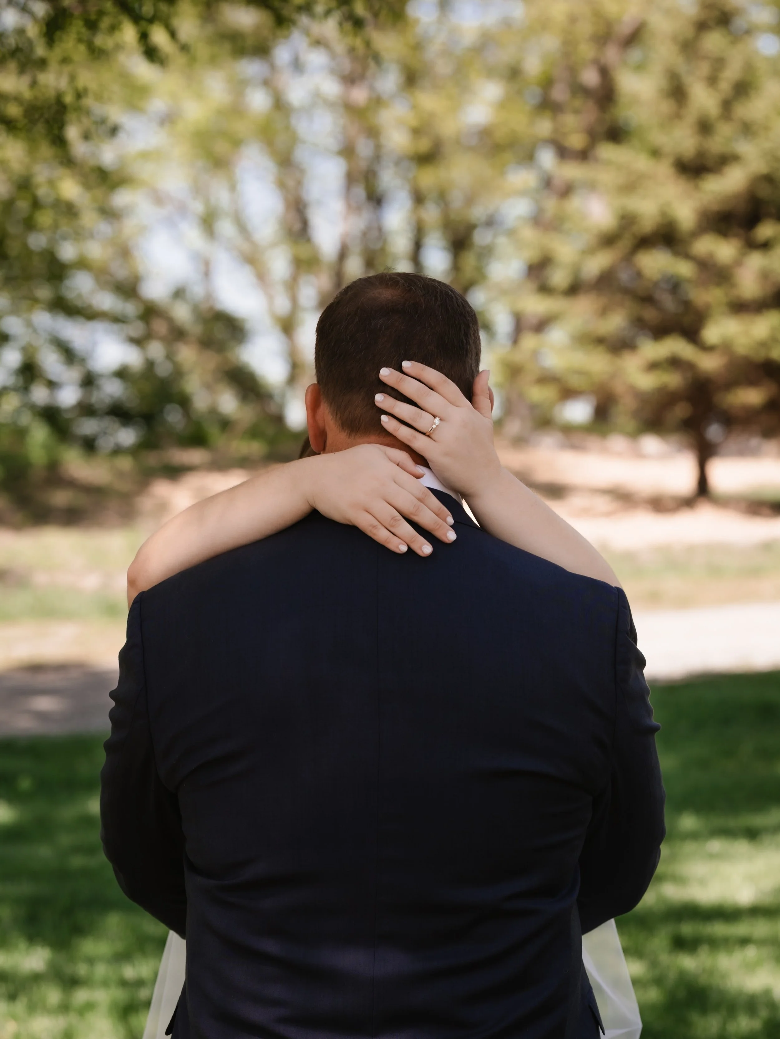 Those little moments 💍🌤️

📸: shot by our associate @sagemalekiphotography 
📍: @bellevueberryfarm
