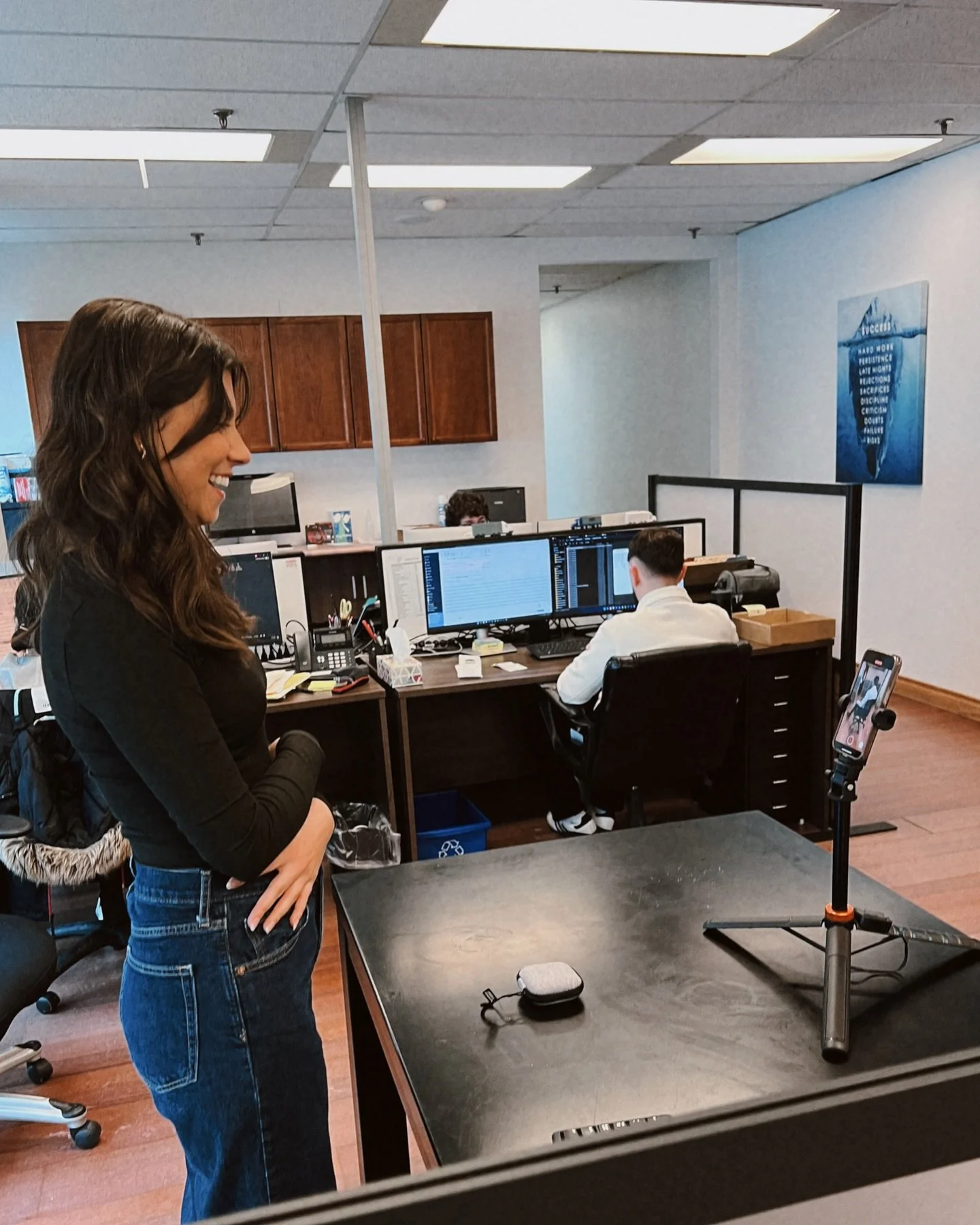 quiet on set🎬

Service: Social Media Content Shoot
Client: @abramsautotransport 

#digitalmarketing #torontomarketing #clientshoot #contentday