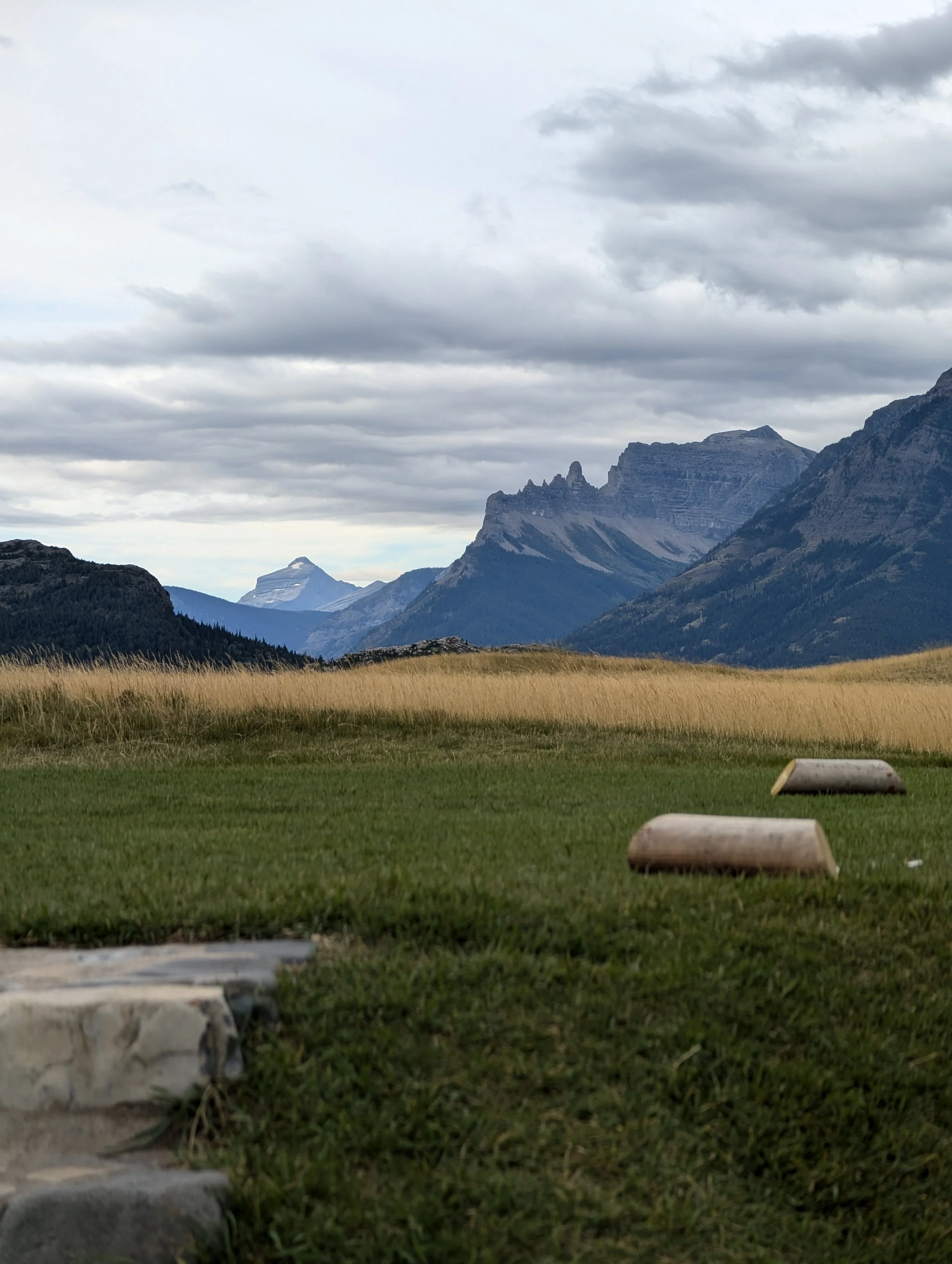 Golf with a Rocky Mountain backdrop