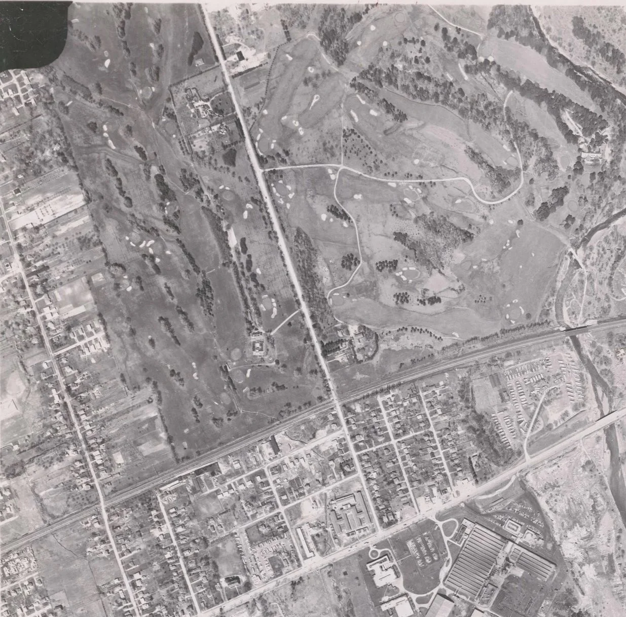 Aerial image of Lakeview (left) and Toronto Golf Club (right) from 1950's