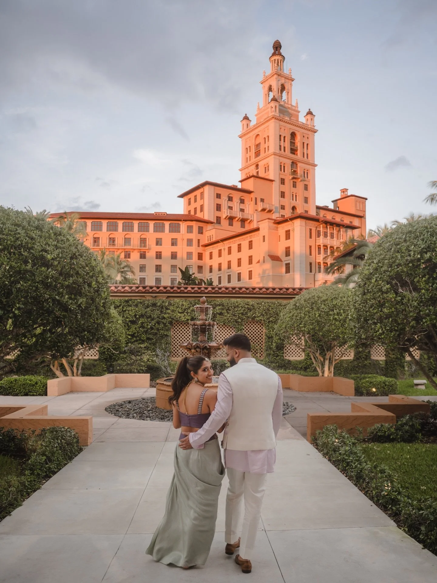 Where love is easy.

Bride: @neenaranee
Groom: @cpatel023
Planner: @karmag.events
Video: @odysseytilms.co
Photo: @bangastudios
Bridal Henna: @hennabyamna
HMU: @marzmakeupandhair
DJ @ramansinghat| @dholi_singh
Catering: @zaikaindiancuisine
Venue: @bil