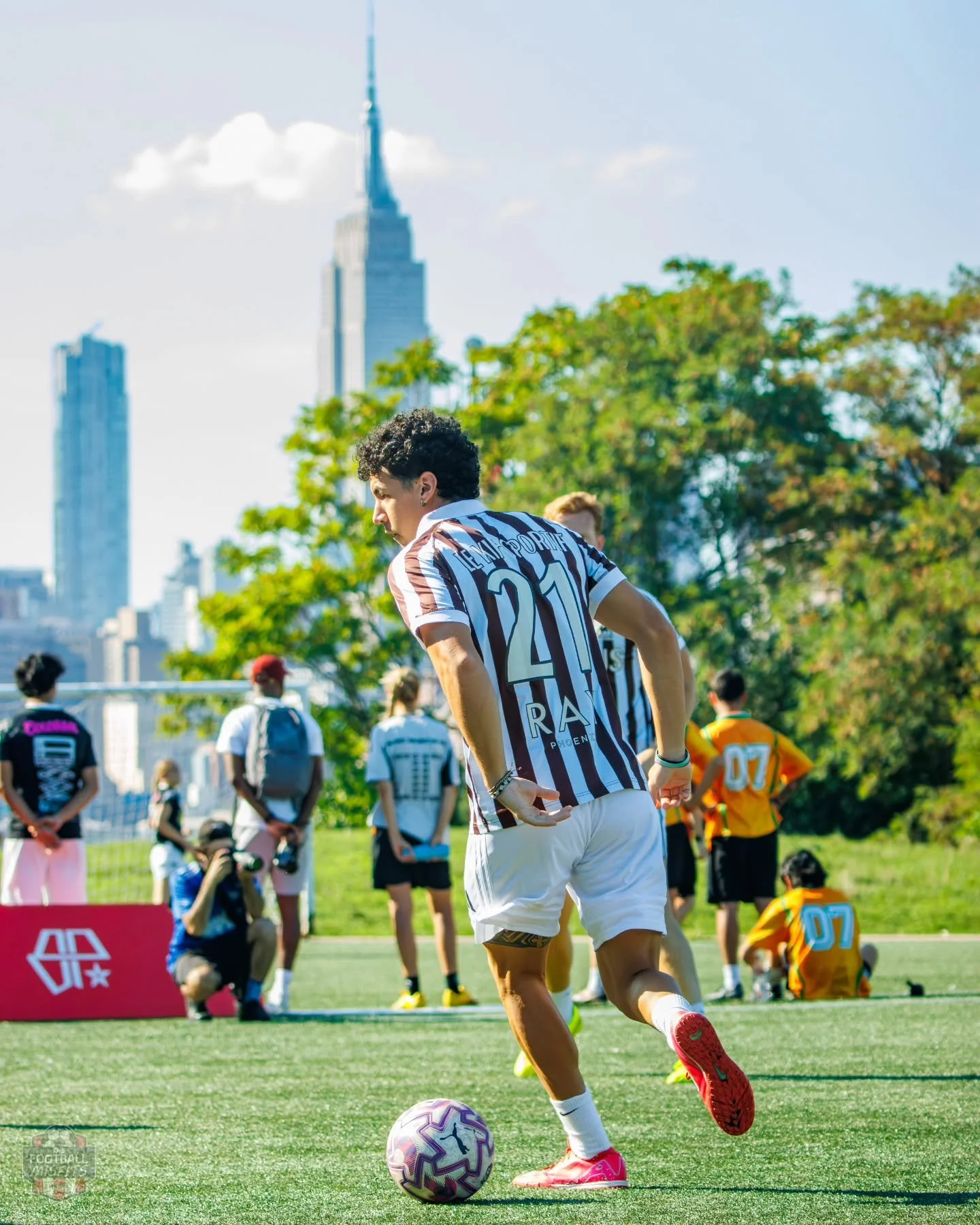 🌵 ➡️ 🗽

Shoutout to @lekifsportif for making the cross-country trip to Brooklyn for the @onlyny and Friends Invitational last weekend!

Special thanks to our guy @sadiq14 for his lending hand 🙏🏽 ⚽️