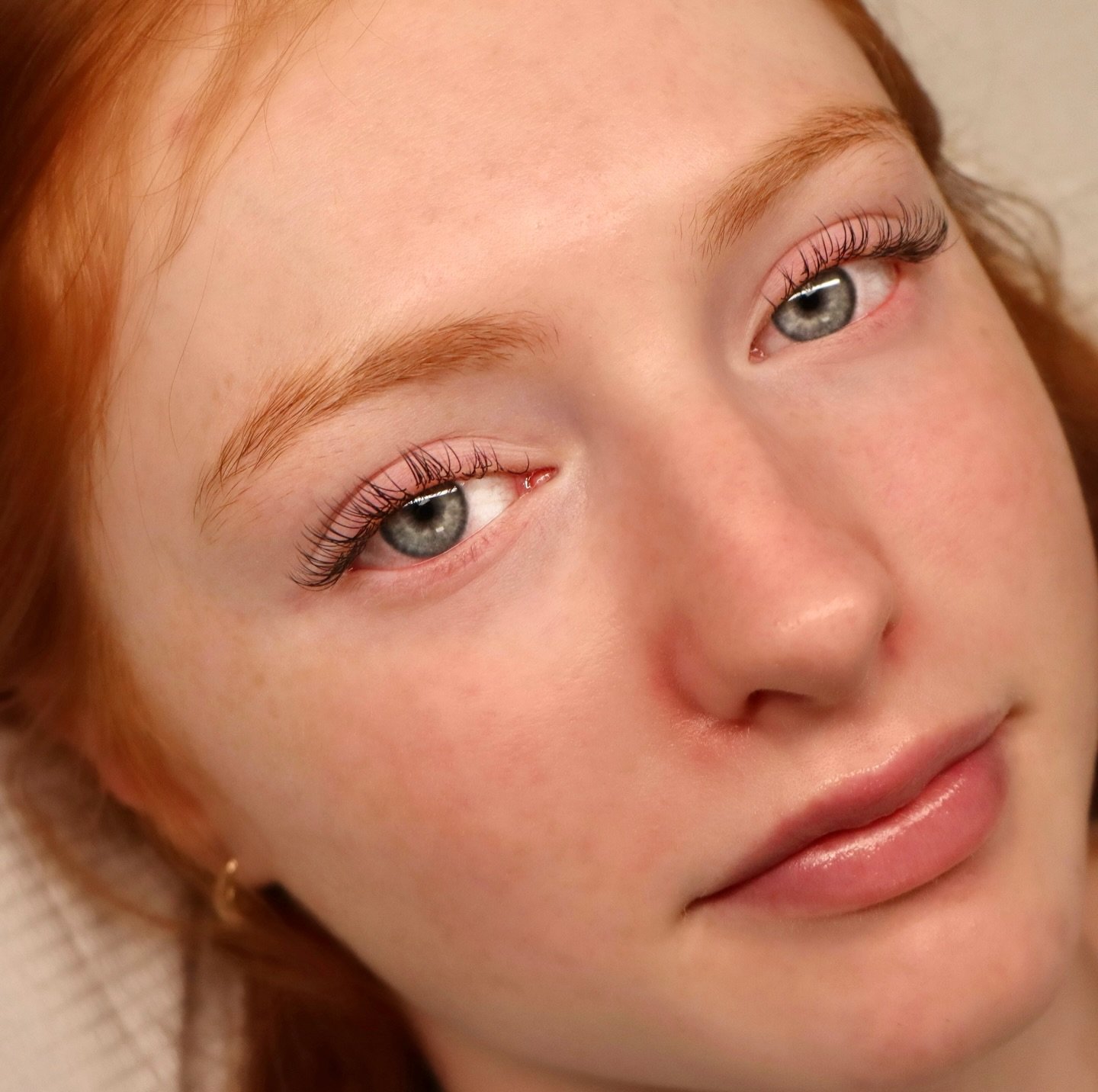 Classic lashes on a classic beauty ✨🤍
Soft, natural, and made just for her.