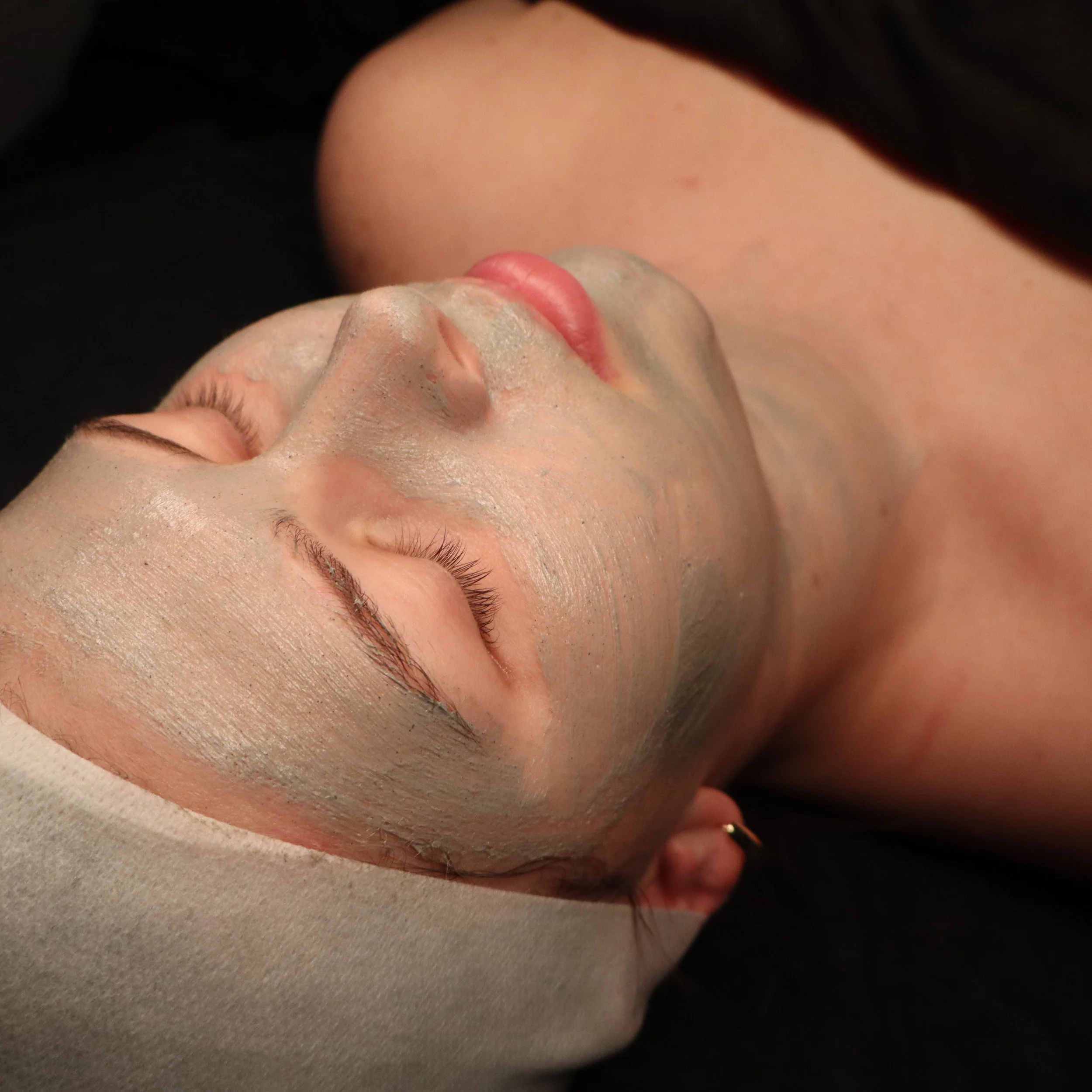 ☀️ Monthly facials aren&rsquo;t just a winter thing&hellip; your skin needs them in the summer too! ☀️

More sun exposure, sweat, sunscreen, travel, chlorine, and heat can all leave your skin feeling congested, dehydrated, and dull. A monthly facial 