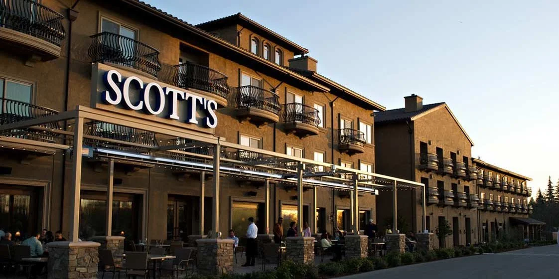 scotts-seafood-on-the-river-patio.jpg