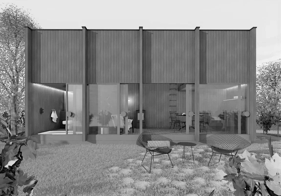 Modernes zweistöckiges Holzhaus mit großen Glasfenstern, Garten mit Sitzmöbeln im Vordergrund, Bäumen und Himmel im Hintergrund.