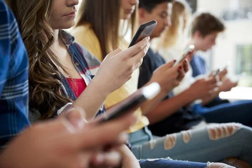 Navigating Social Media's Impact on Teen Mental Health: Back-to-School Challenges