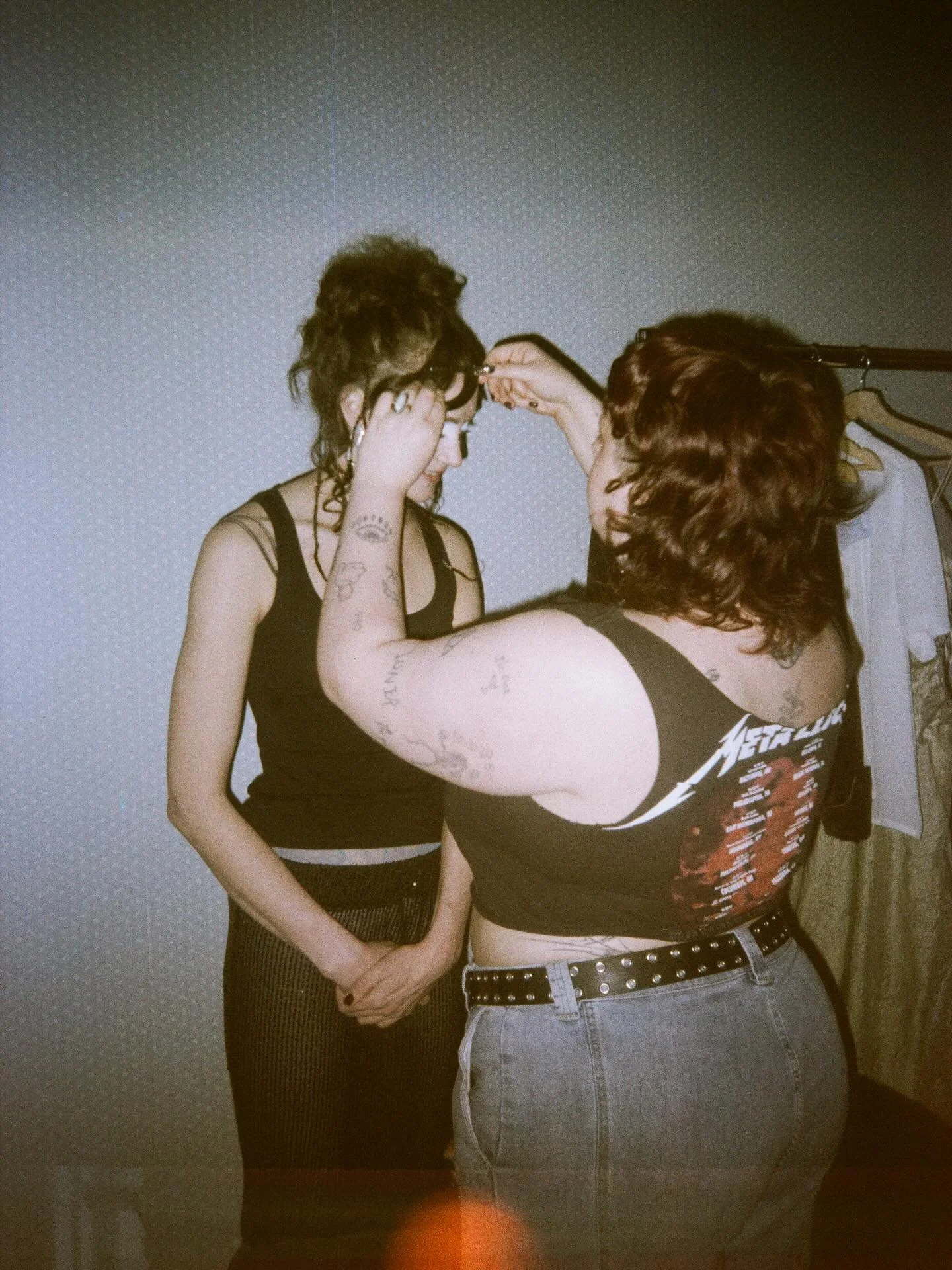 bts du prochain cr&eacute;atif🪩

mod&egrave;le @paroxysmespasmodique 
photographie &amp; stylisme @orantescollectif 
MUA @jessicavinci.mua 
Cheveux @m_te.coiffe 
Assist @labrie_constance