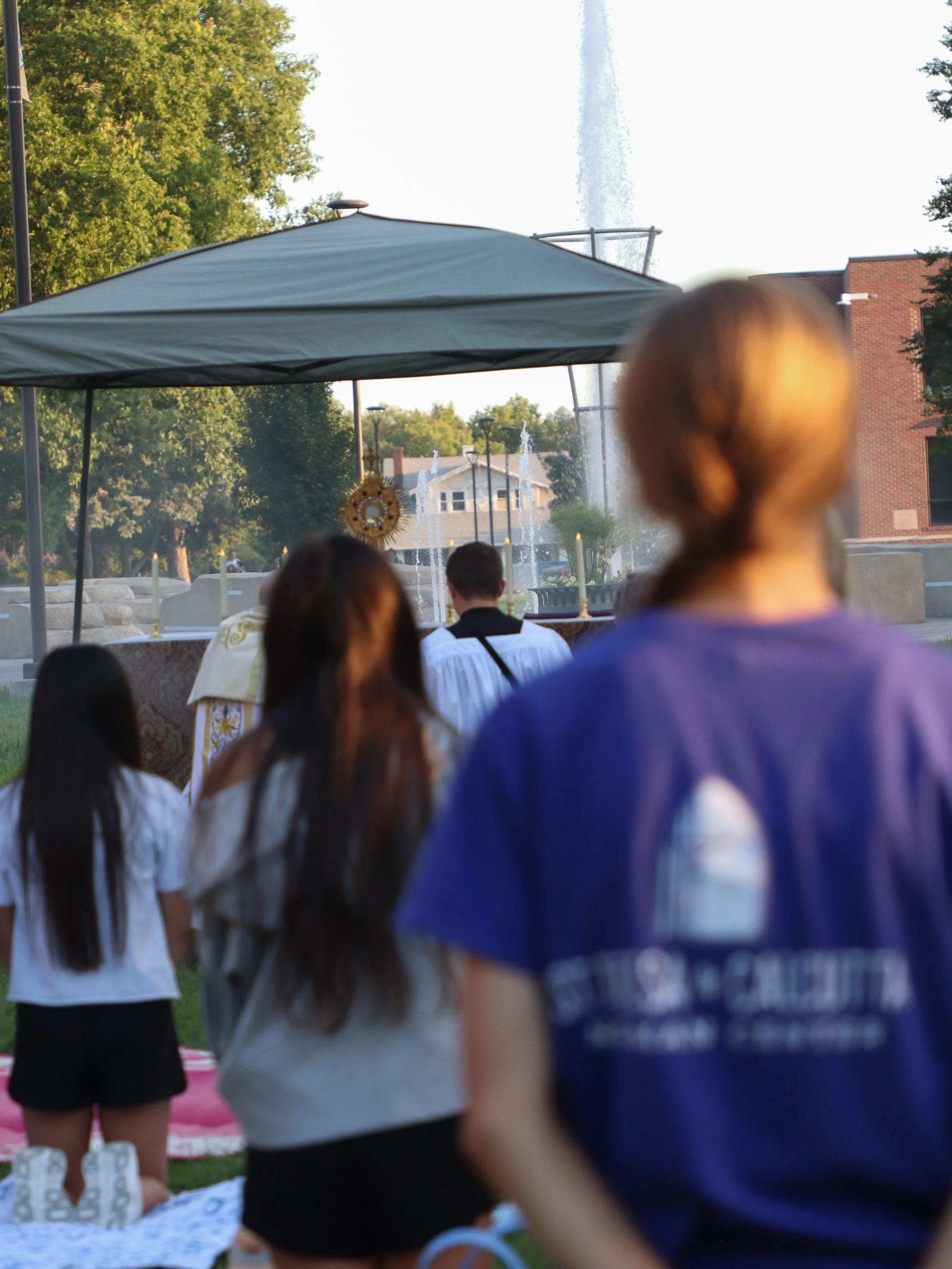 40 hours of EUCHARISTIC ADORATION!

What is it? Well here at St. T's we are doing nonstop Eucharistic Adoration from September 13-15th starting after the 5:15pm Mass! If you are looking to spend some time with Jesus maybe throughout the school day or