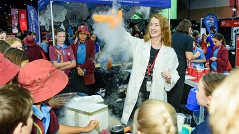 Discover the wonders of science with the UQ Demo Troupe