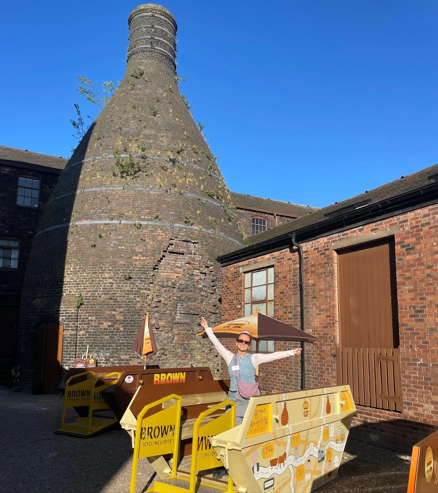 P A I N T E D skip to celebrate Brown Recycling turning 100 years! 🙌🏼

A brilliant night at @middleport_pottery celebrating 100 years of Brown recycling! ♻️

I&rsquo;ve loved working on this project, I was asked alongside @tomedwards.art to paint a