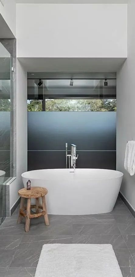 modern house bathroom.jpg