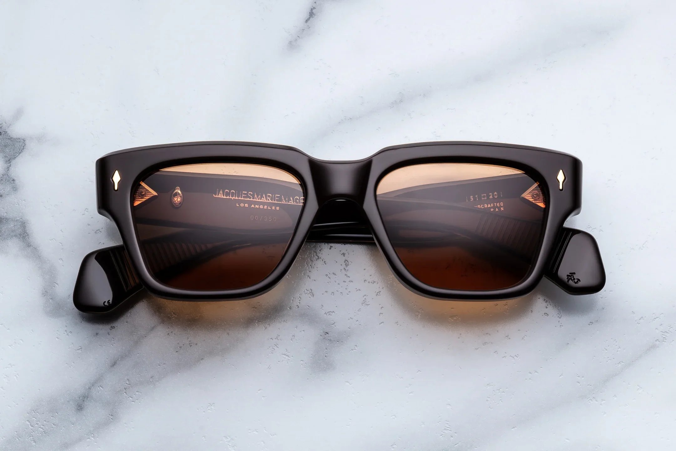 Fellini_Walnut_Front_Cropped_5377x3585_aqxq4i.jpg.webp