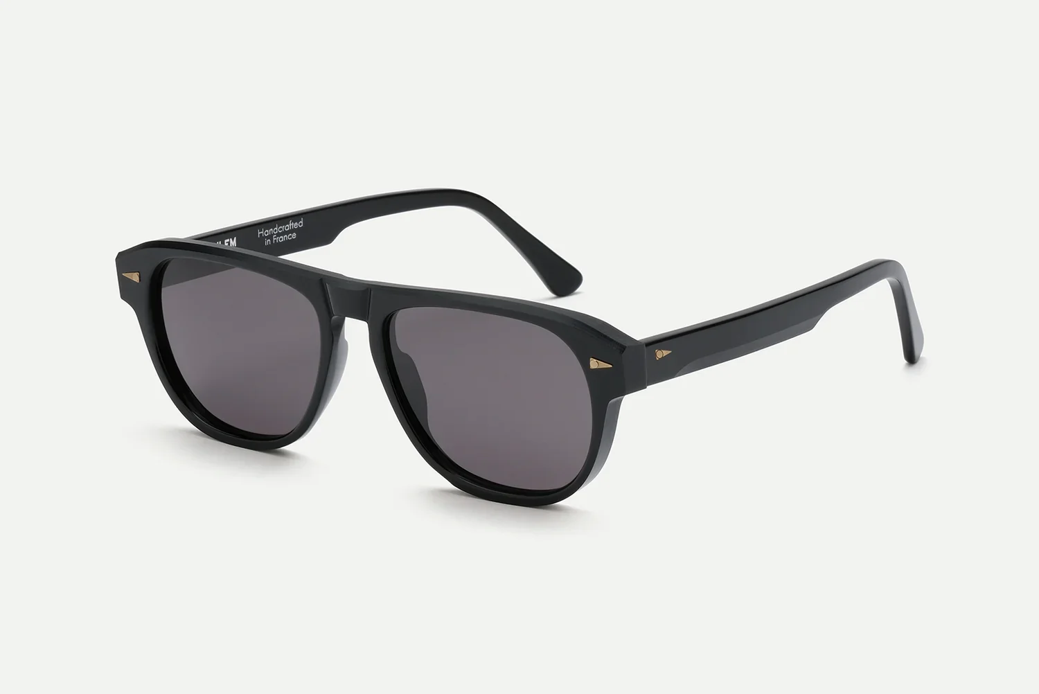 dee58cdb039c--AHLEM-FW26-CARPENTIER-SUN-Black-02-WEB-grey-166731_1500x1002_crop_center.jpg.webp