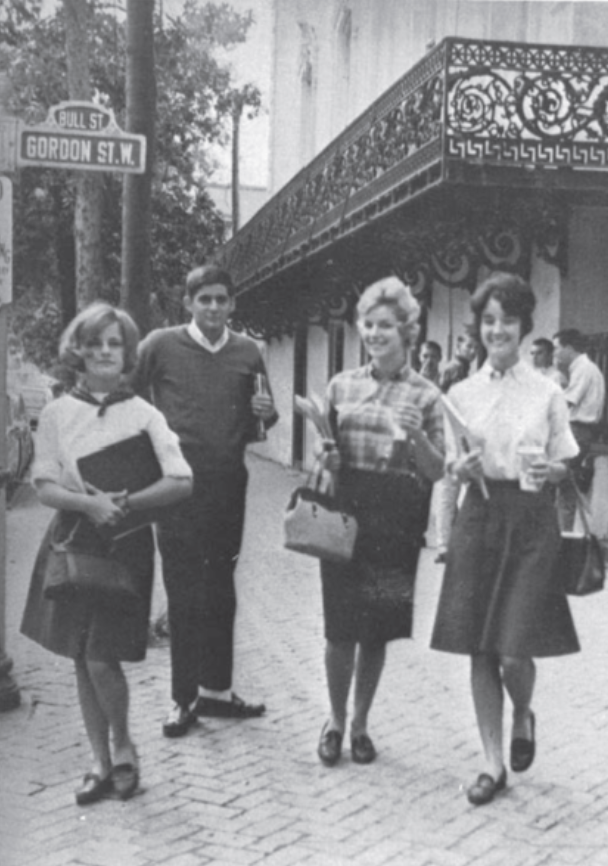 Students outside of the Hunt Building.