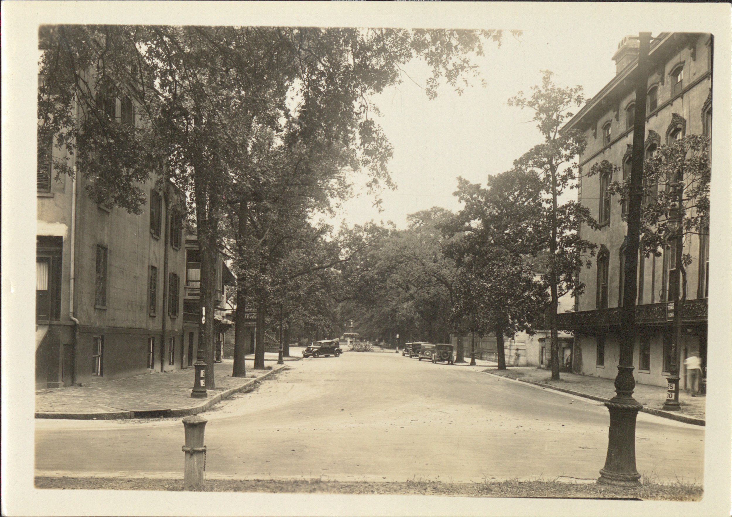 Bull St. c.1930s courtesy of the Georgia Historical Society, GHS 360-PH-11-19-05