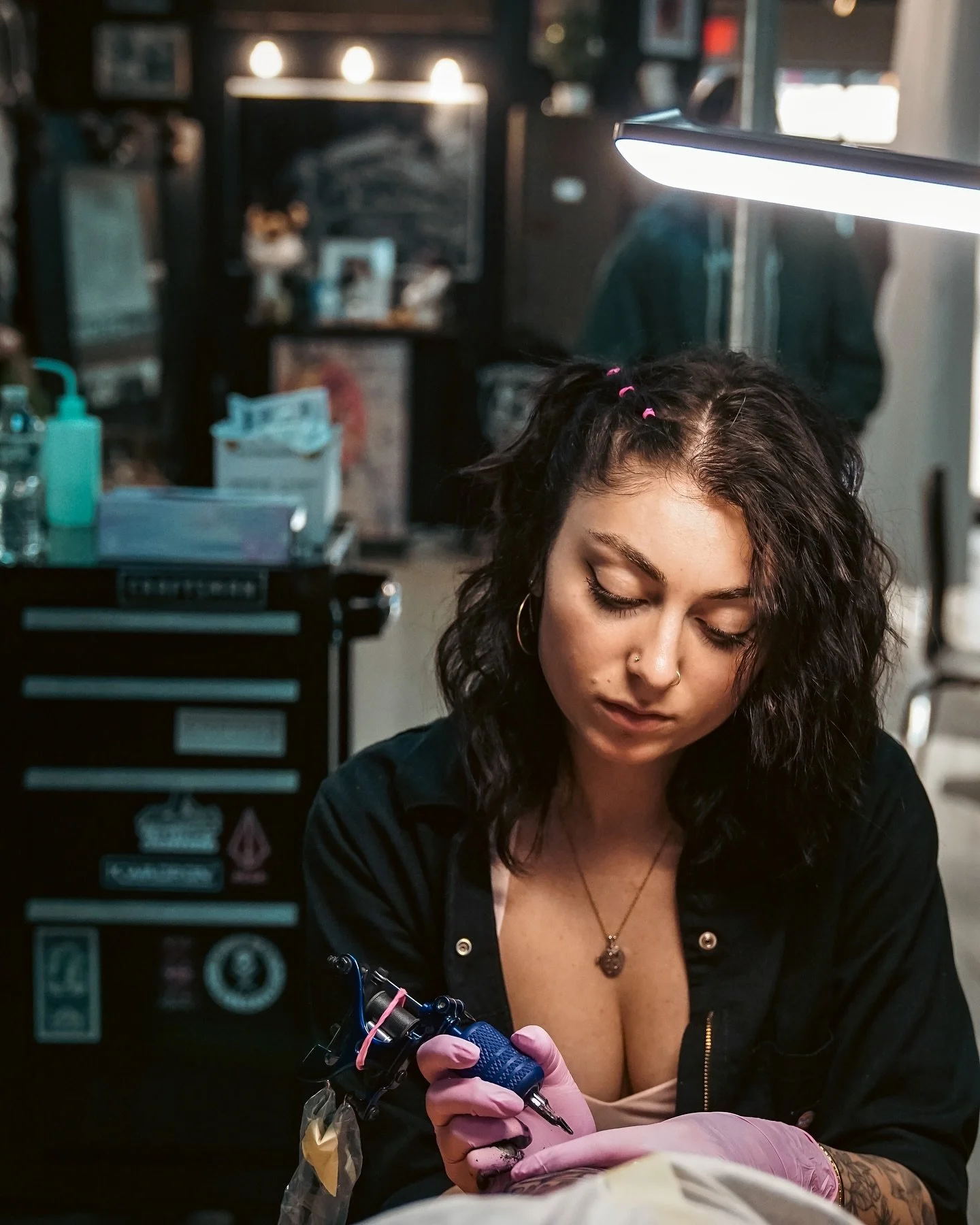 thanks to all of the incredible artists at @electricartistrytattoo who put up with me creepin all day

go check out their work!!

@gitattoos 
@shannonkeeleyy 
@poke.ahontas_ink 
@shanascavellitattoos 
@ernielanztattoos