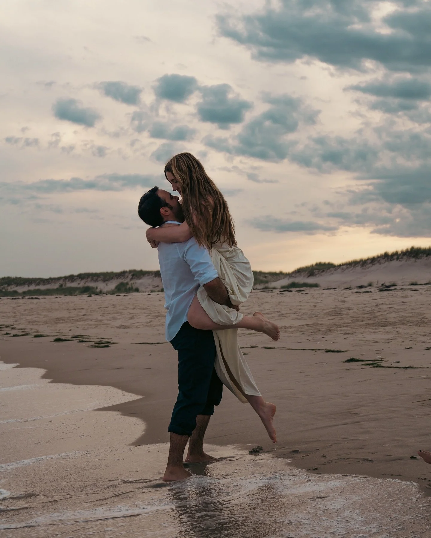 They&rsquo;re getting married!!! I had so much fun getting to shoot this for Zach and Caitlin!!

They are so perfect for each other and some of the funniest people I know, seriously such an honor to shoot these for you both and getting to document yo