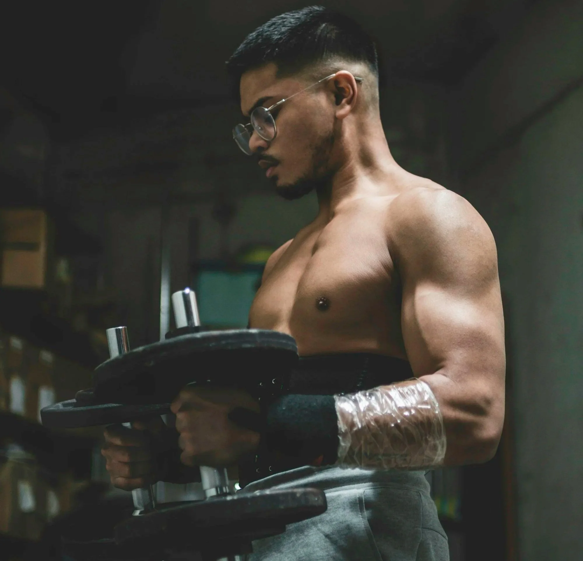 Visual representation of metabolic stress (the pump) during resistance training, highlighting vascularity and cell swelling which contributes to muscle growth.