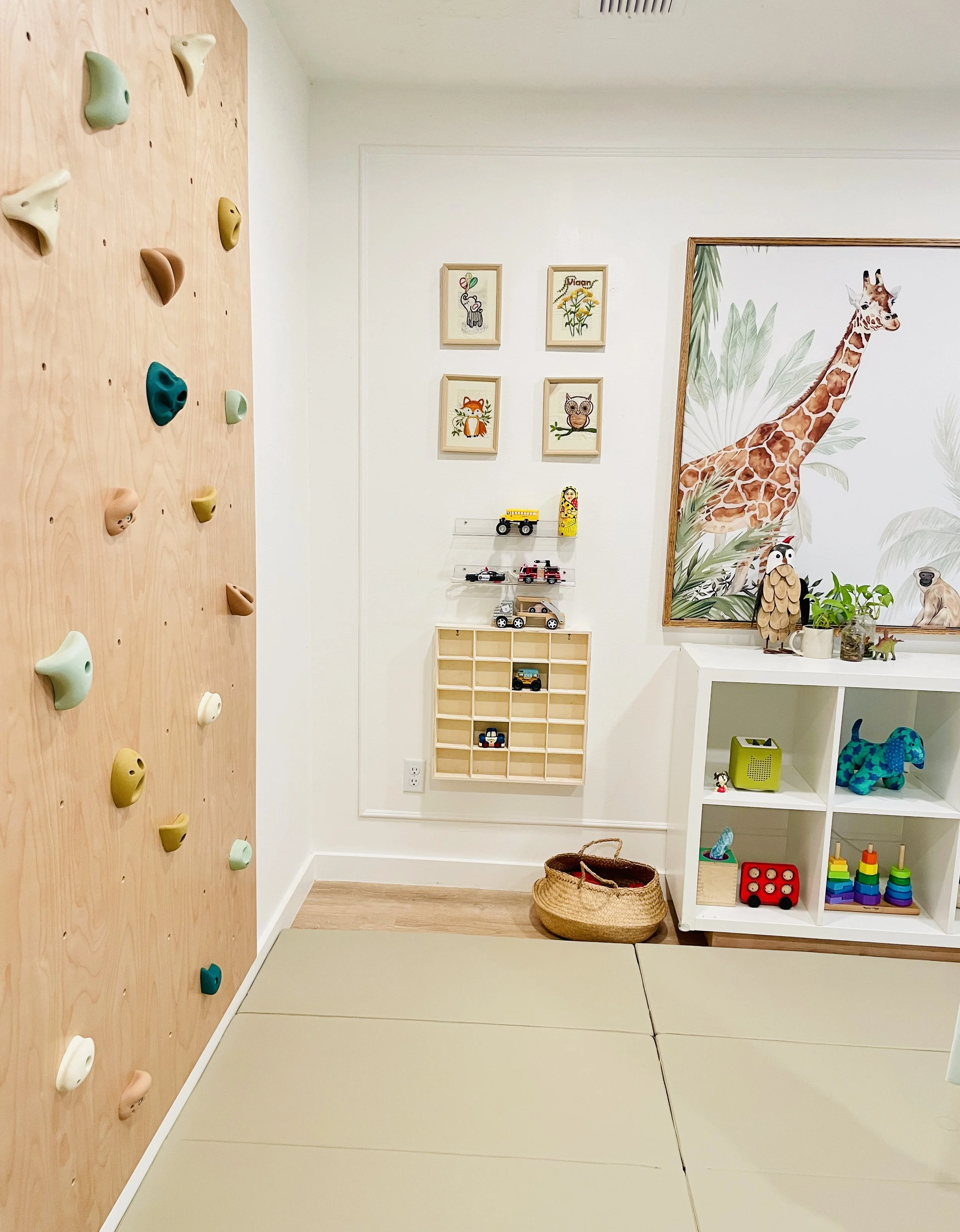Climbing wall and oversizes canvas art