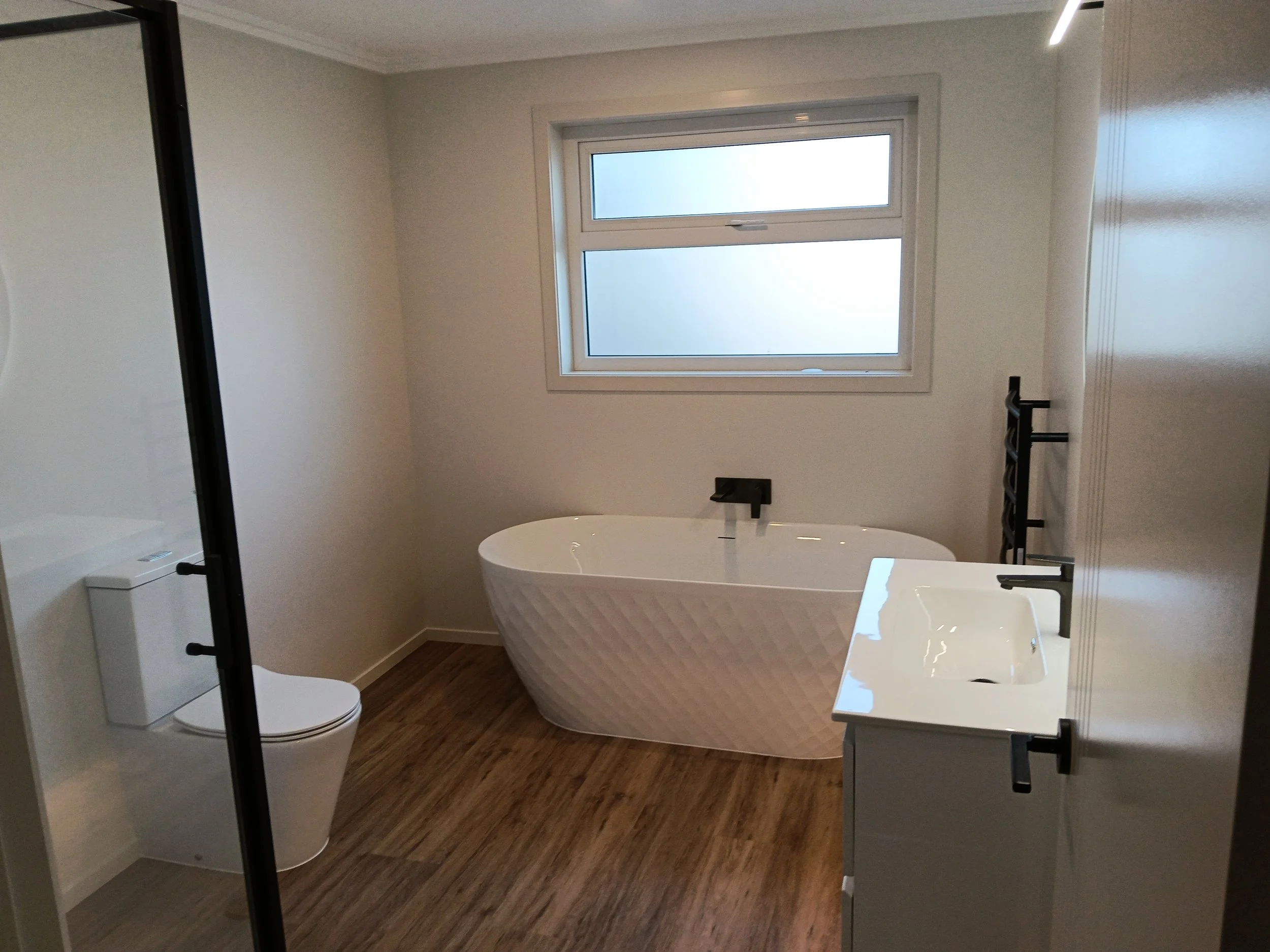 18 bathroom.jpg