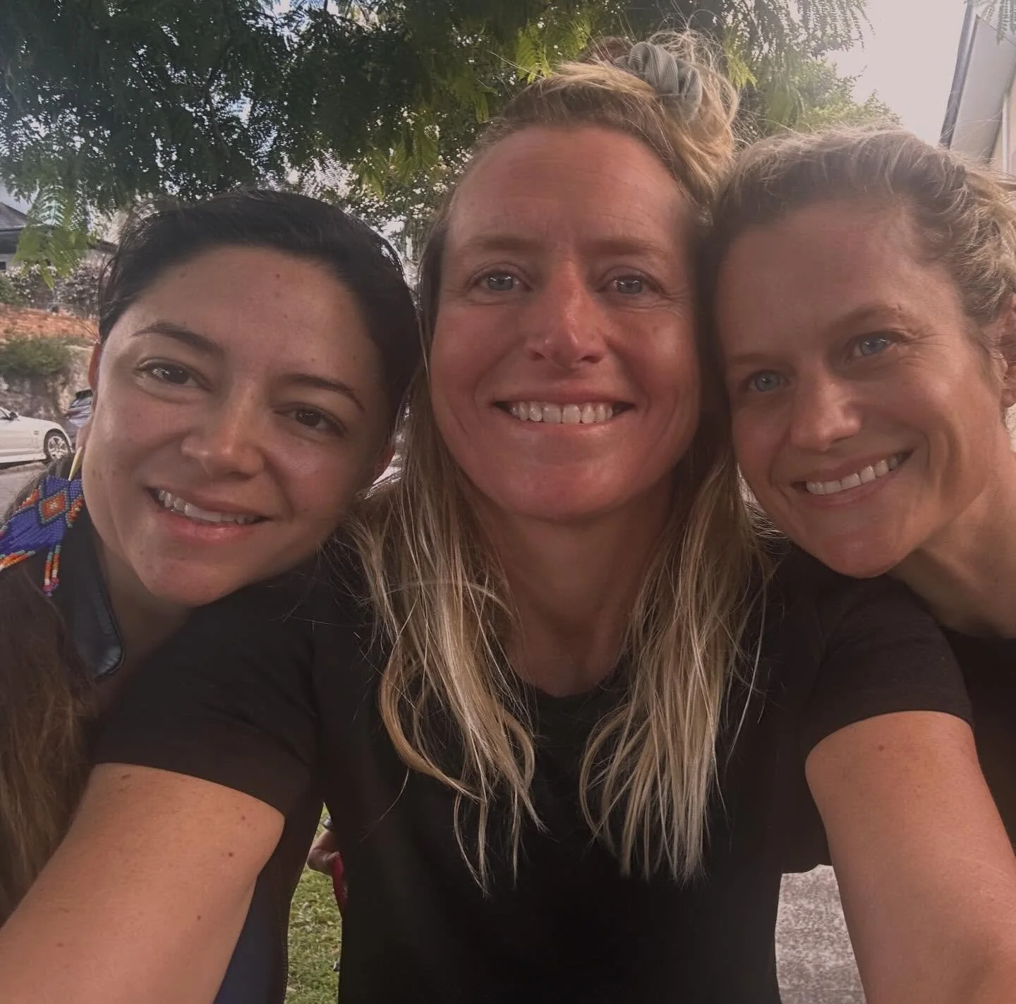 A Catherine Rose between two soprano opera singers 🎼 🌹 🎶 nowhere I&rsquo;d rather be in this moment