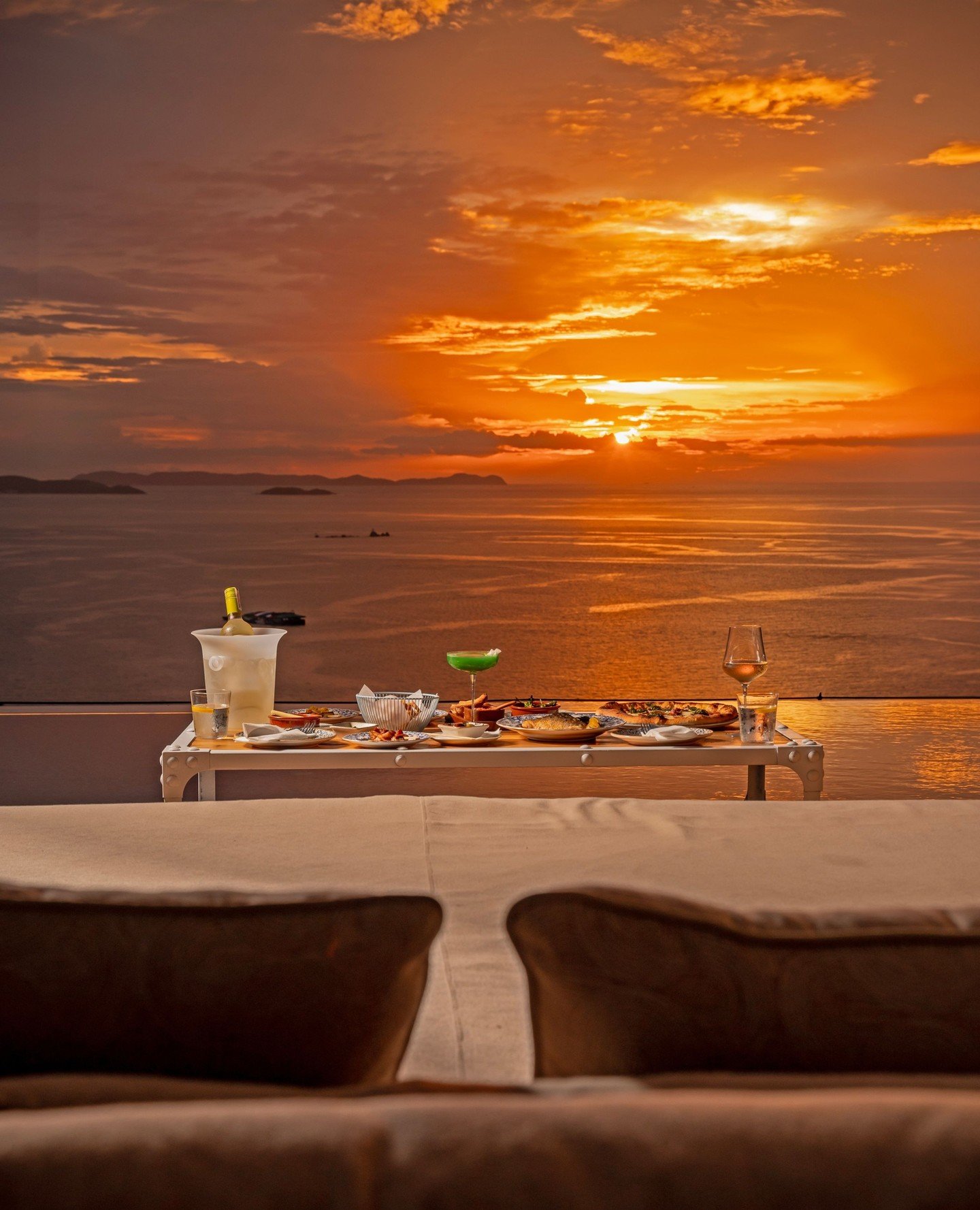 As the sun melts into the sea, BARB&Ugrave; sets the mood &mdash; with Mediterranean plates, refreshing drinks, and a seamless sea view made to be shared and remembered.⁠
⁠
Book via the link in bio or LINE: @siamatsiampattaya⁠
⁠
#Barb&ugrave;Pattaya 