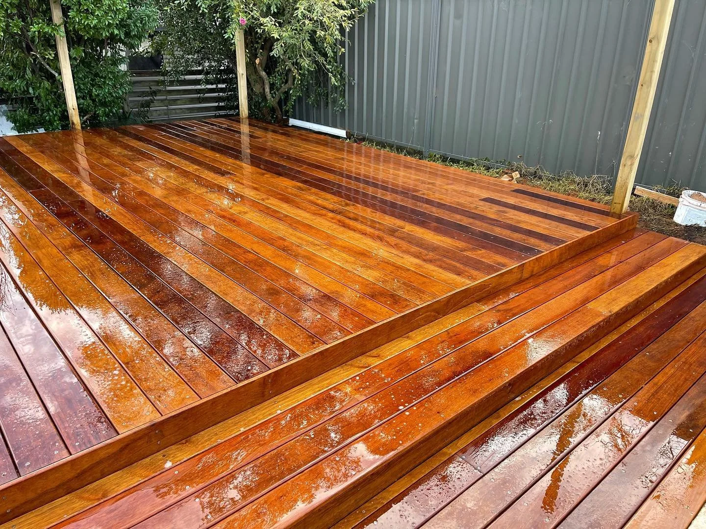 Merbau Deck all done after a huge week, Pergola up next! 🔨 

#Sydneyconstruction #masterbuilders #sydneyhomes #carpentry #carpentersydney #luxuryhomes #sydneyluxuryhomes #shoprenovation #cjdbuildingsolutions #grannyflats #building #renovation #herit