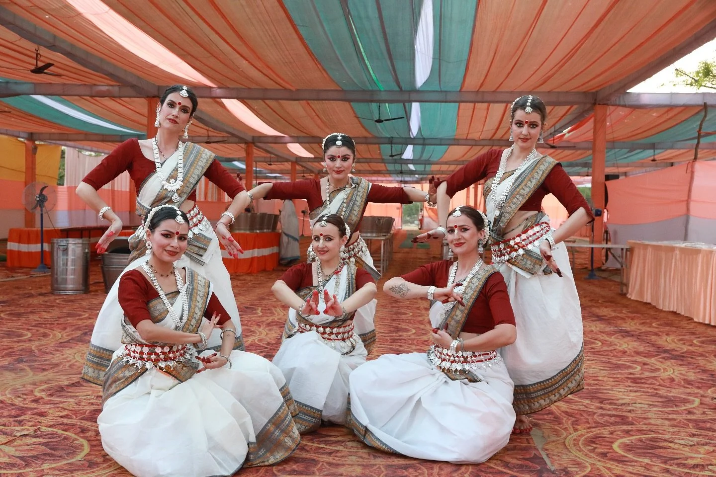 #sisters From the bottom of my heart I want to thank this amazing girls, which since so many years I&rsquo;m sharing my motherhood journey in Vrindavan, and now we are even more bonded by our deep passion for dance!! 

Thank you to my dear @ranga.gos