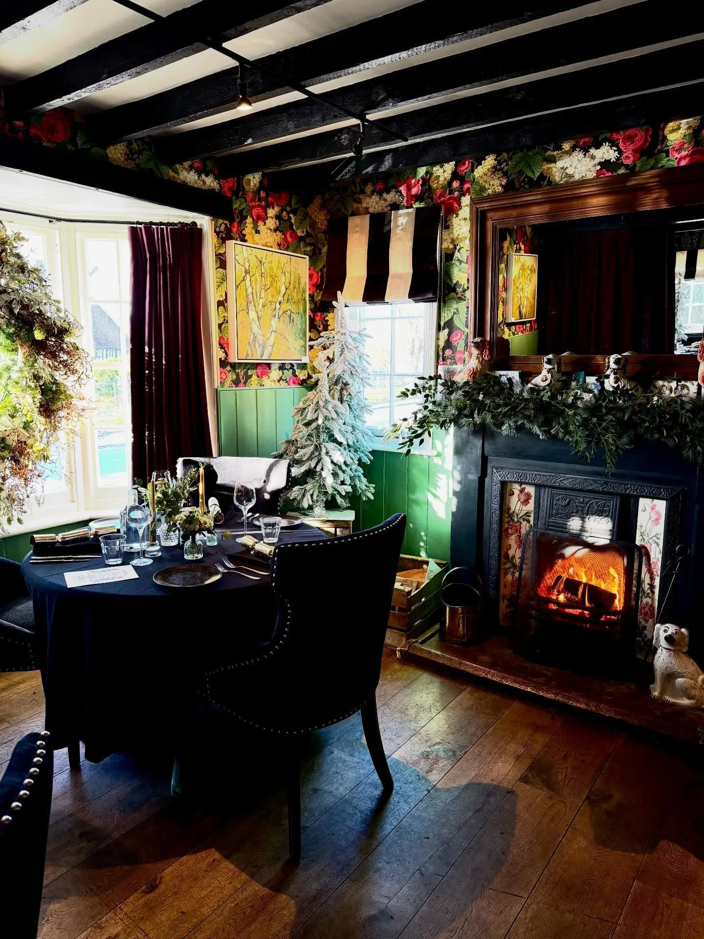 🎄 Merry Christmas from The Hurstwood 🎄

Here&rsquo;s when we&rsquo;re open over the festive period:

🍽 Tue&ndash;Thu (incl. NYE &amp; NYD): Lunch only
🍽 Fri &amp; Sat: Lunch &amp; dinner
🍽 Sunday: Lunch only

✨ The pub will be closed from 5th Ja