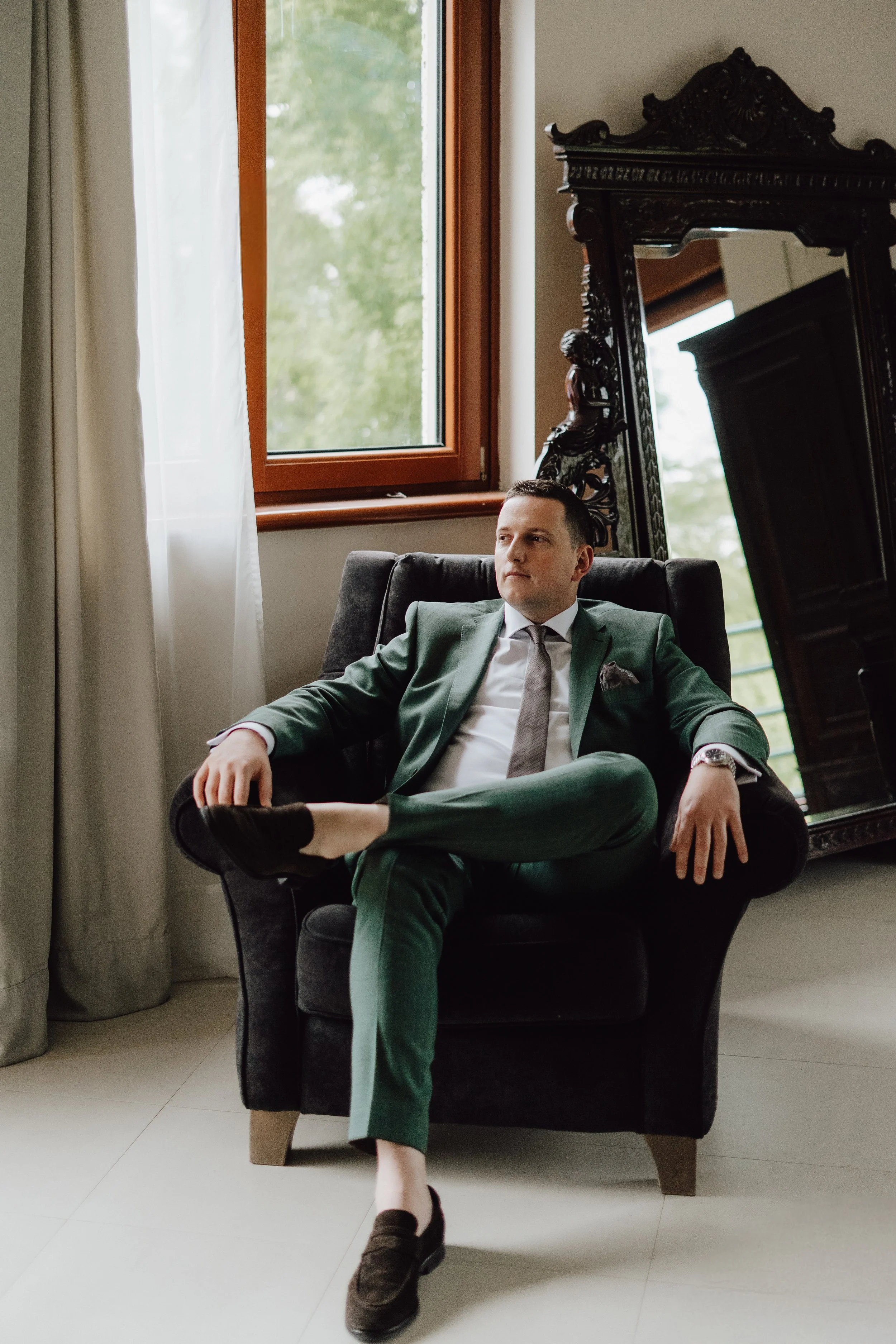 Oblek na svatbu od Elevé