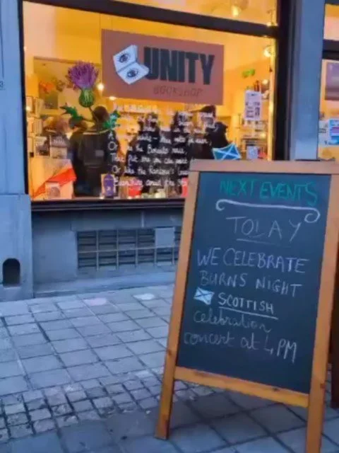 Sl&agrave;inte Mhath!
And thank you, thank you, thank you 🏴󠁧󠁢󠁳󠁣󠁴󠁿🎼🫶

It was a week ago and we had the most beautiful evening, a strong sense of community, learning from each other, and bouncing all together in this wee funky bookshop!

I can