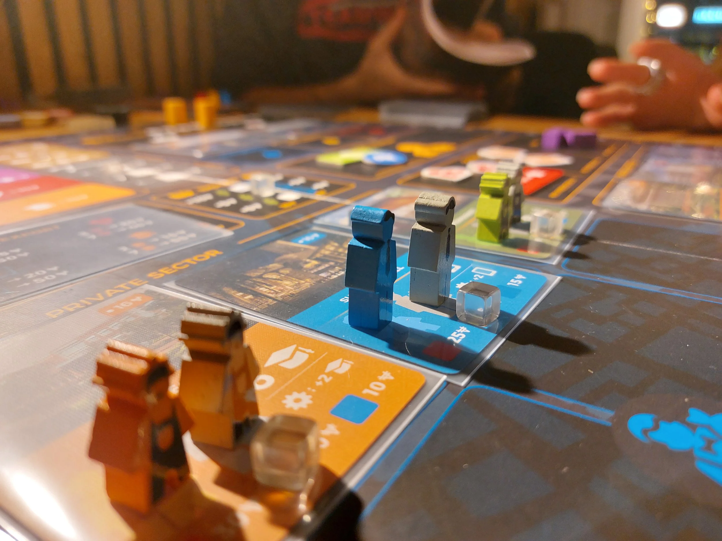 Politik, Wirtschaft und Interessenkonflikte, alles auf einem Spielbrett. Dadurch wird das Spiel "Hegemonie" aber auch ganz schön komplex.