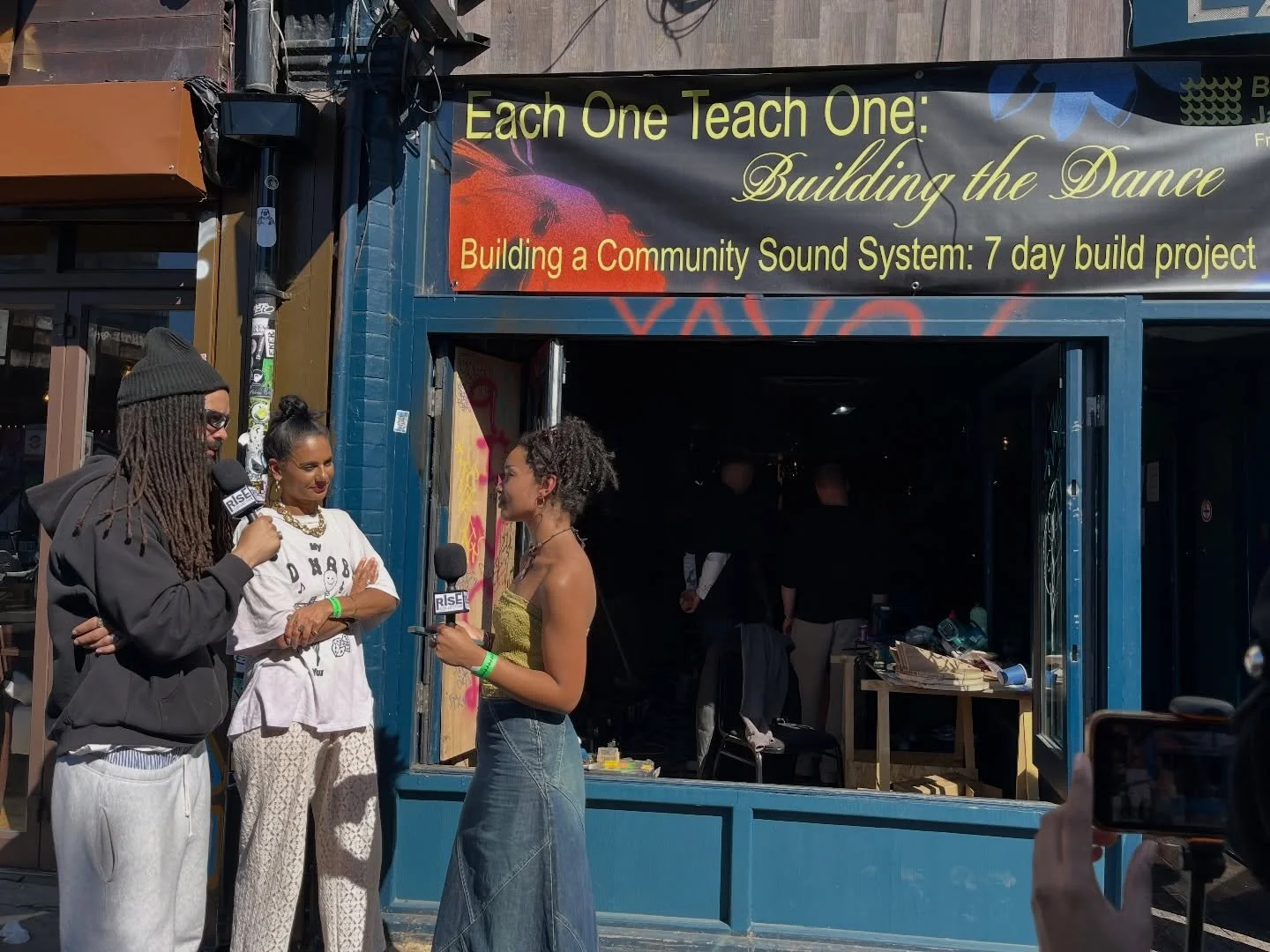 RISE COLLECTIVE X BRICK LANE JAZZ FESTIVAL🎷

this april, our press team took to the creative heart of east london for the coverage of the the wonderful 3 day jazz festival - @bricklanejazzfestival 🎺

on the Thursday morning 9am - 11am for our month