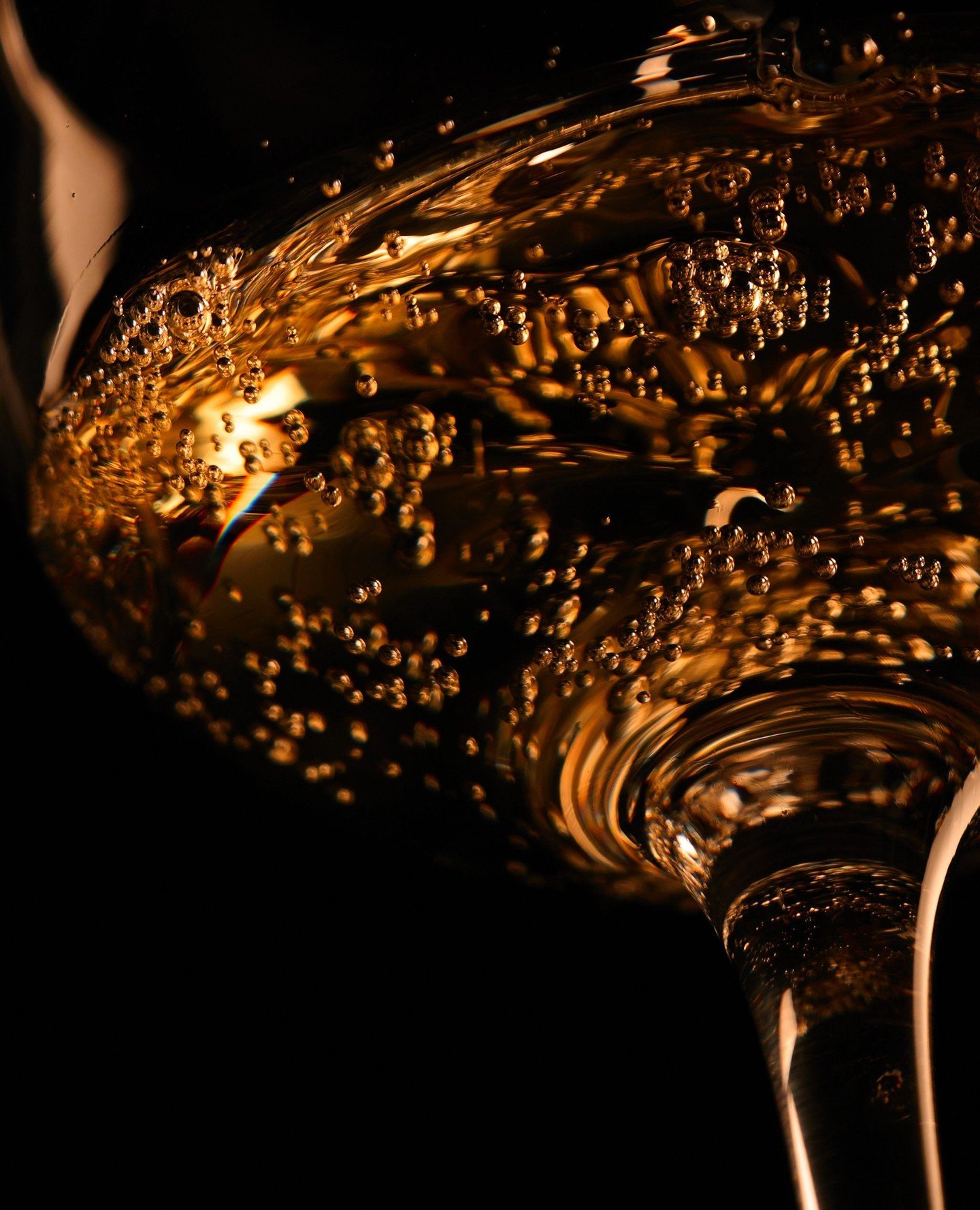 Our disco-inspired cocktail menu is crafted for the nights that start with a spark and linger long after the lights fade. ⁠
⁠
#galaxybarcocktails #signaturecocktails #galaxybar #galaxybardubai