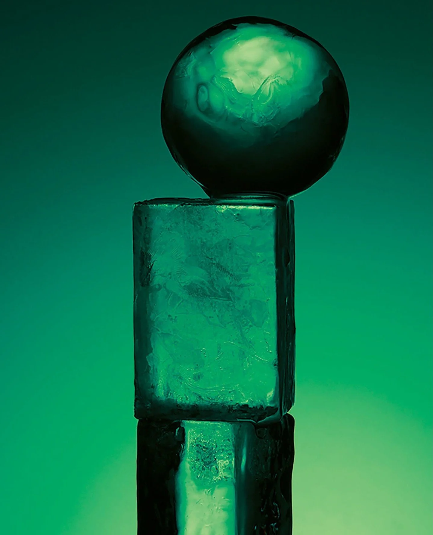 A little mystery, a little magic, and a cocktail menu built for the dance floor. ⁠
⁠
#galaxybarcocktails #signaturecocktails #galaxybar #galaxybardubai