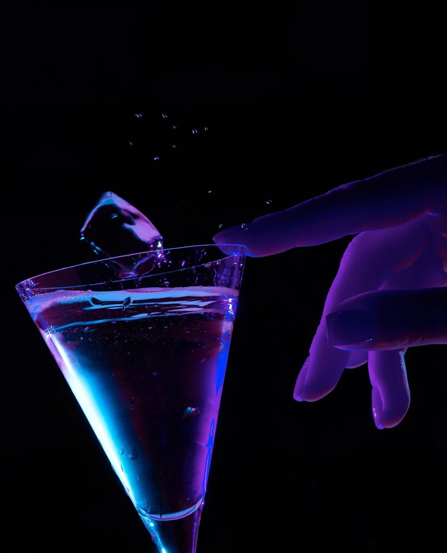 A universe of colour, captured in our disco-inspired cocktail menu. ⁠
⁠
#galaxybarcocktails #signaturecocktails #galaxybar #galaxybardubai #galaxybardxb