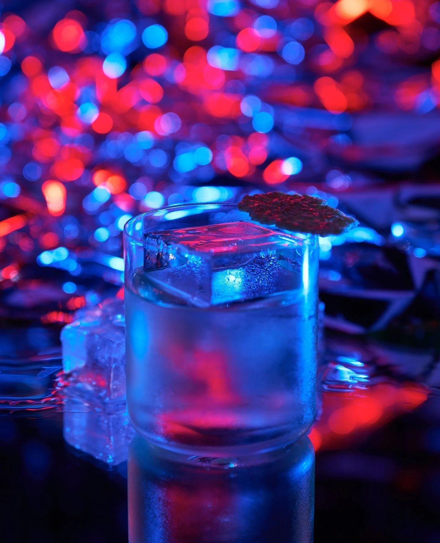 Where disco glamour meets perfectly crafted signature serves. ⁠
⁠
#galaxybarcocktails #signaturecocktails #galaxybar #galaxybardubai #galaxybardxb