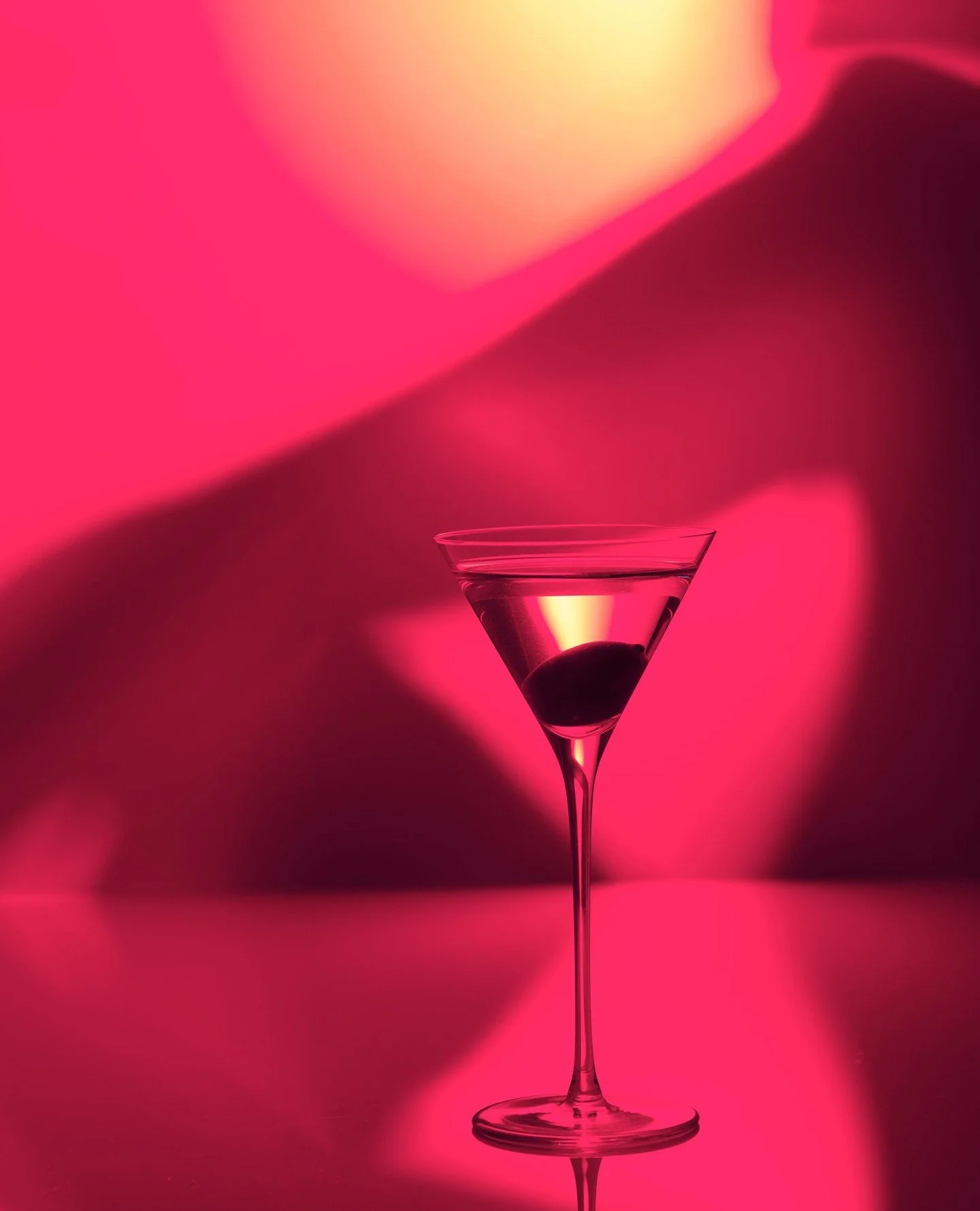 Step into the night at Galaxy Bar, where cocktails, music, and the energy of the room take over. ⁠
⁠
#galaxybar #galaxybardxb #cocktailbar #dubainightlife #cocktails