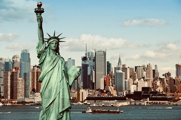 🗽✨ New York City is calling! ✨🗽
Picture it: flying with British Airways from Heathrow and spending 4 nights right in the heart of Times Square at the stylish RIU Plaza New York – breakfast included every day.
💸 From just £754pp
Shop