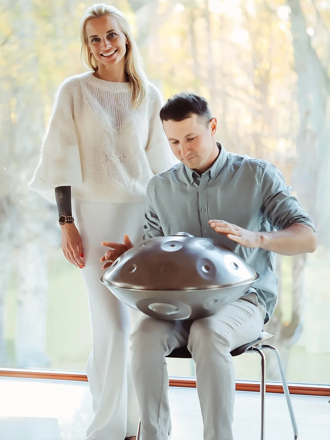 19. oktobrī atkal tikāmies Umurgā - vietā, kur gaisā jūtams miers, bet laukā virmo spēks.
Šoreiz uz apzinātās elpošanas sesiju bija atbraukuši 28 cilvēki - katrs ar savu nodomu, savu stāstu un gatavību atlaist.
Pirms elpo&scaro