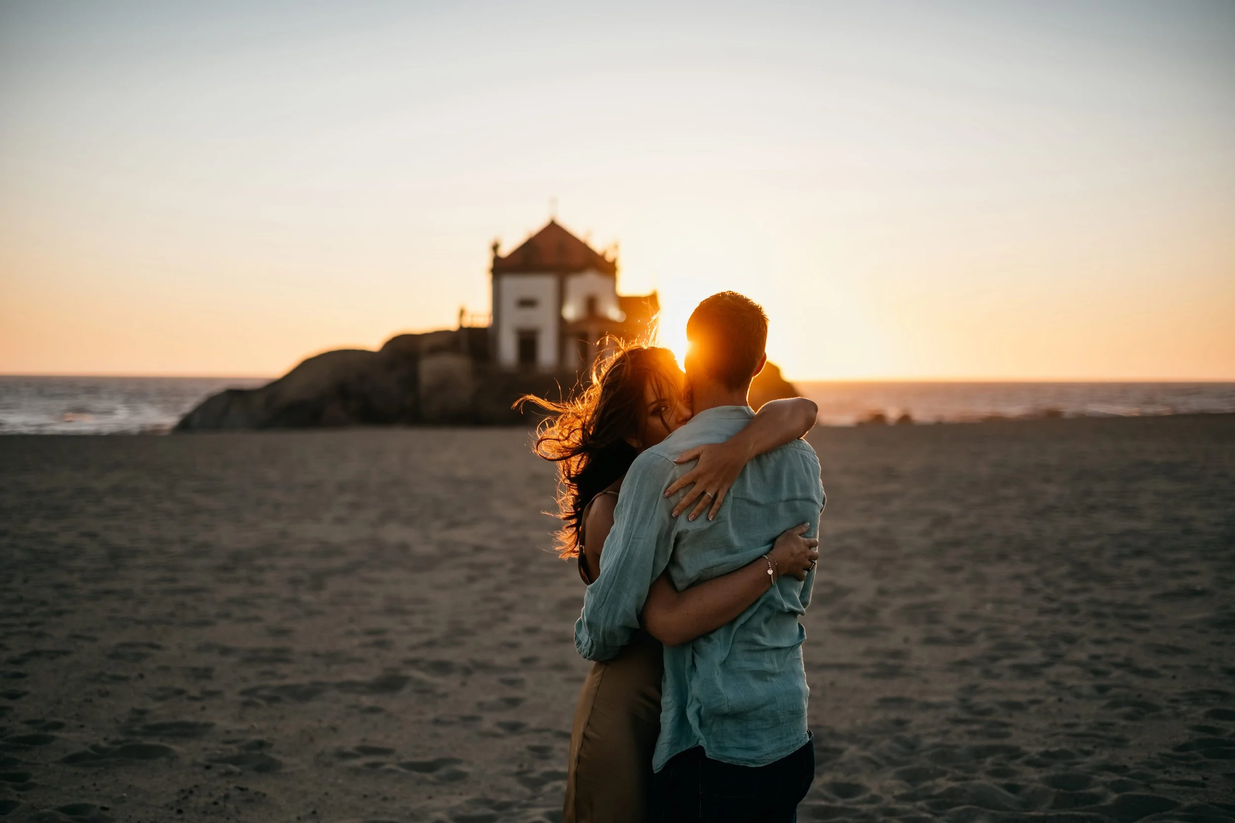 Pre-Wedding sunset Couple Shooting on a Portuguese Beach