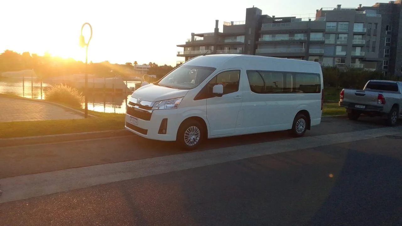 Servicio Llave en Mano - Toyota Hiace 14+