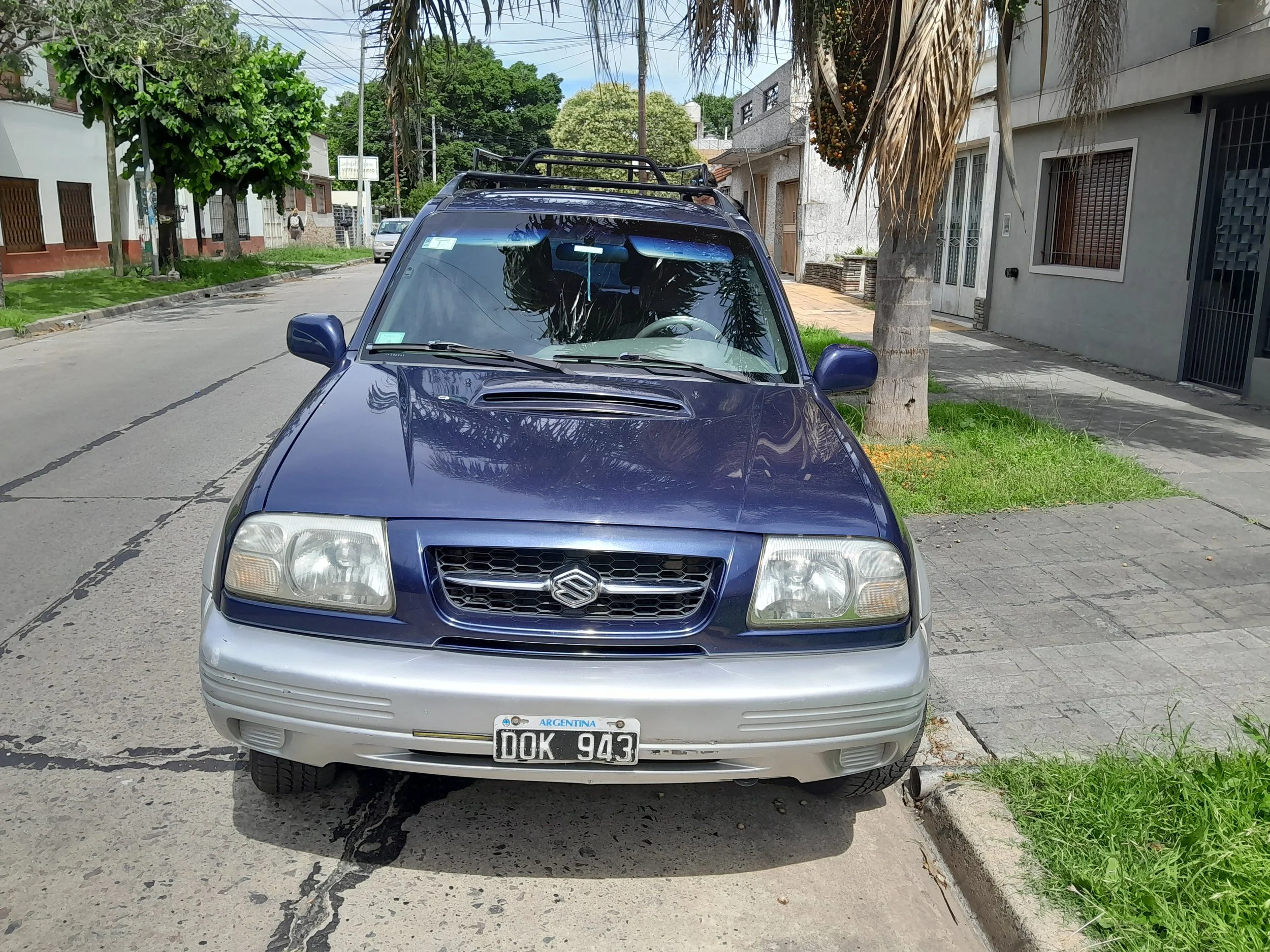 Auto azul oscuro