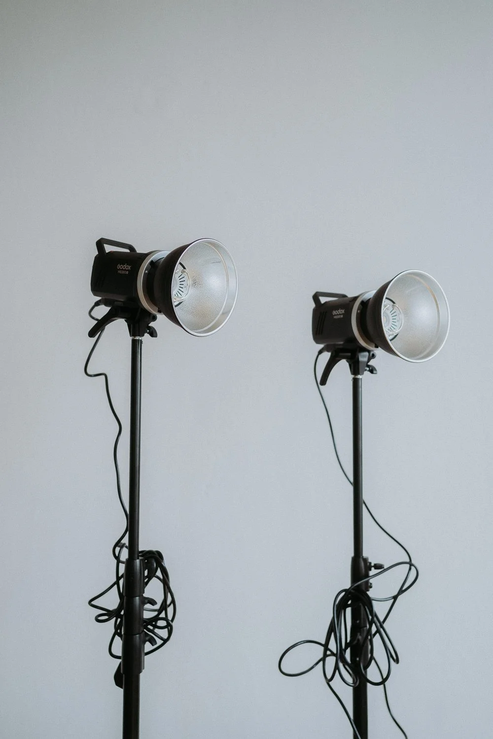 Blitzlicht:
2x Godox MS300-V, 5.600K Monolight, 300W