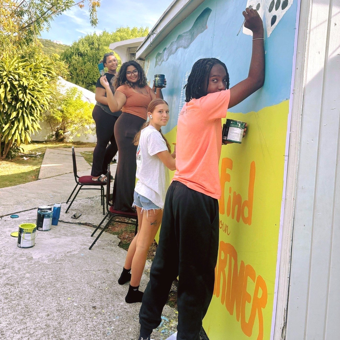 CAS Spotlight #1: 

We proudly celebrate the creativity, leadership, and teamwork of students in Grades 7&ndash;12 who spent five months designing and creating a mural honoring Se&ntilde;or Araujo as part of a meaningful CAS project that embodied cre