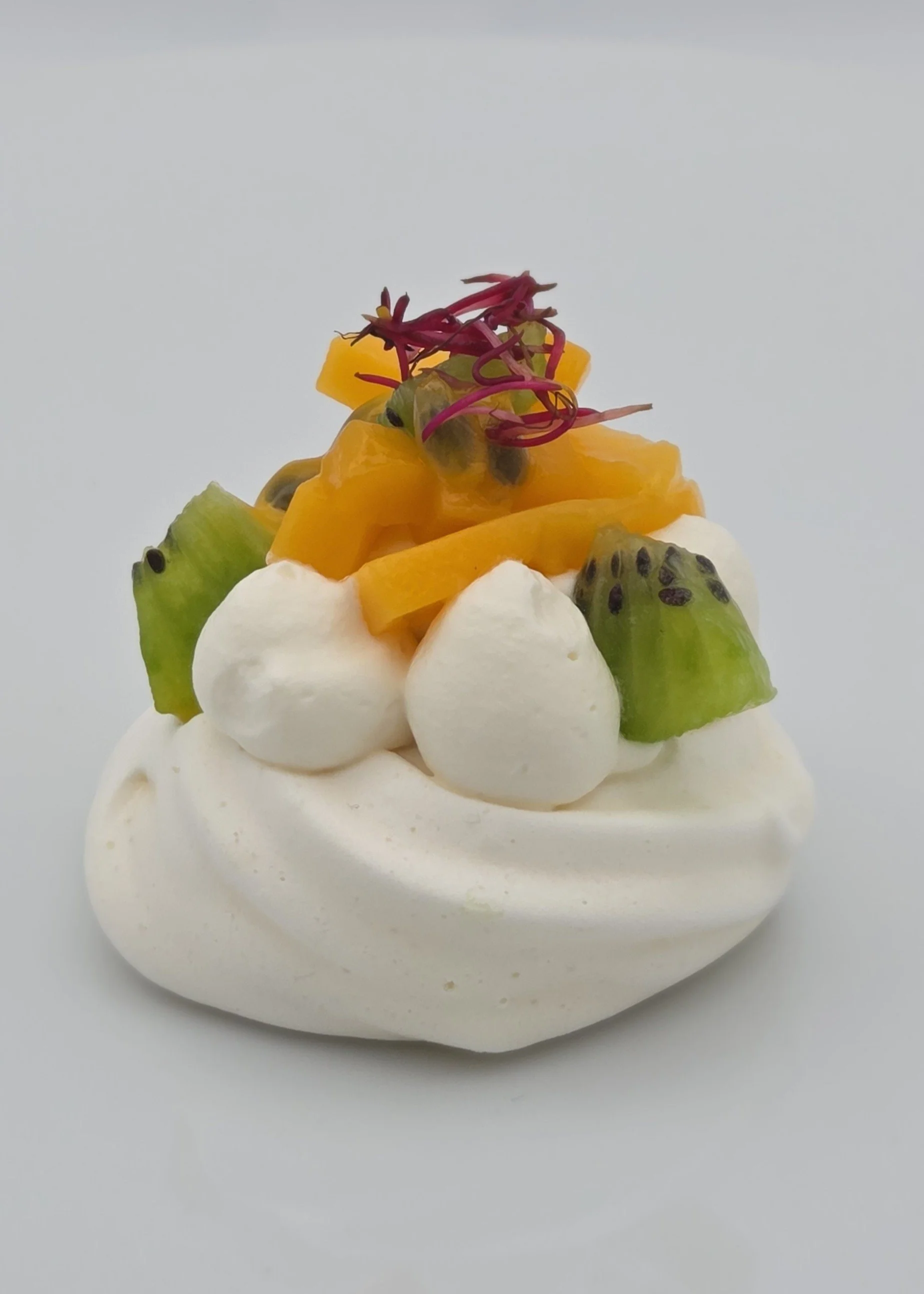 Pavlova aux Fruits Exotiques