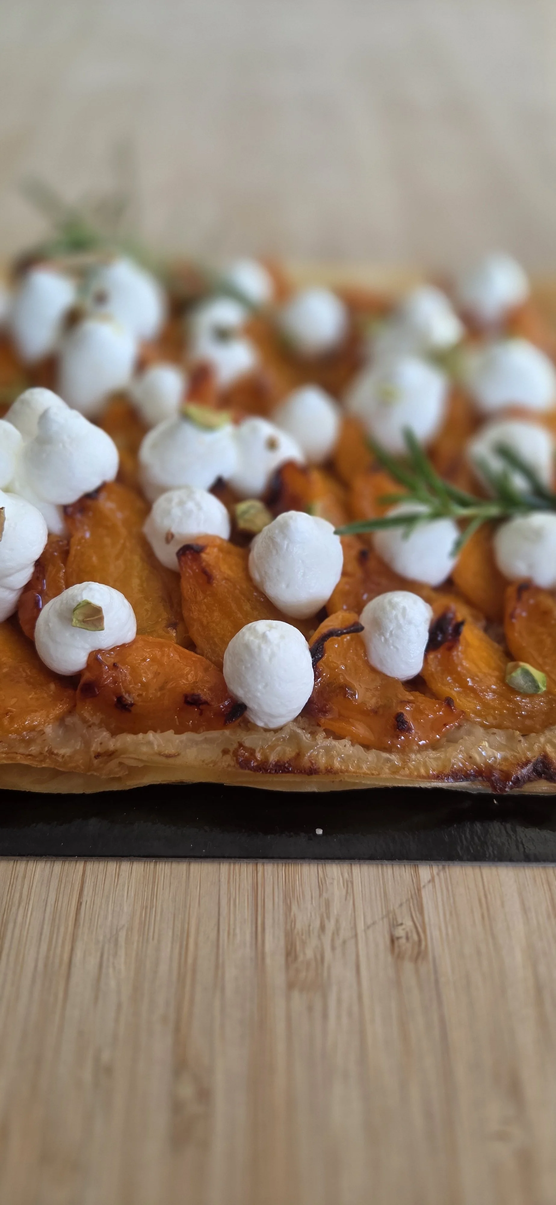 tarte-abricot-romarin-detail-arcachon.jpg