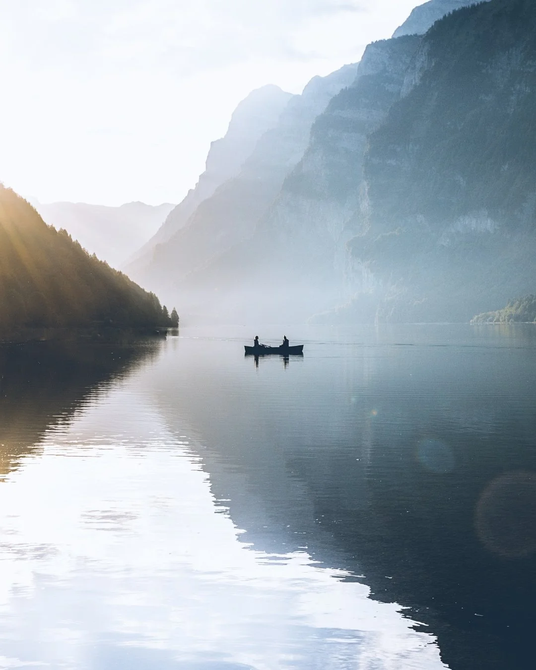 Vinterferie ved Wolfgangsee i Østrig med sø, bjerge og ro tæt på BERGROSE hideaway.